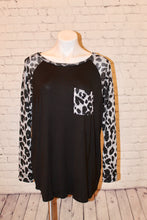 Load image into Gallery viewer, Plus size - Knit top with leopard sleeve and pocket detail