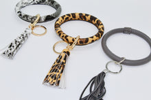 Load image into Gallery viewer, Bracelet key ring