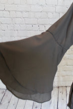 Load image into Gallery viewer, Bell Sleeve top