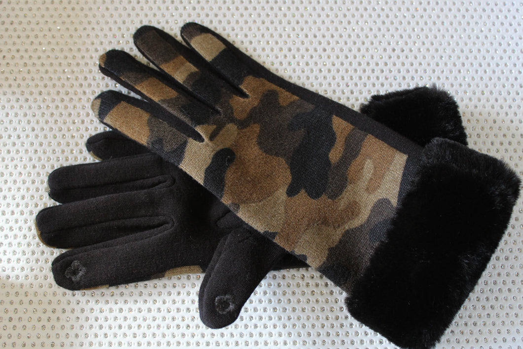 Camo Print Gloves with Black Faux Fur Trim