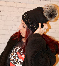 Load image into Gallery viewer, Sparkle knit pom pom hat